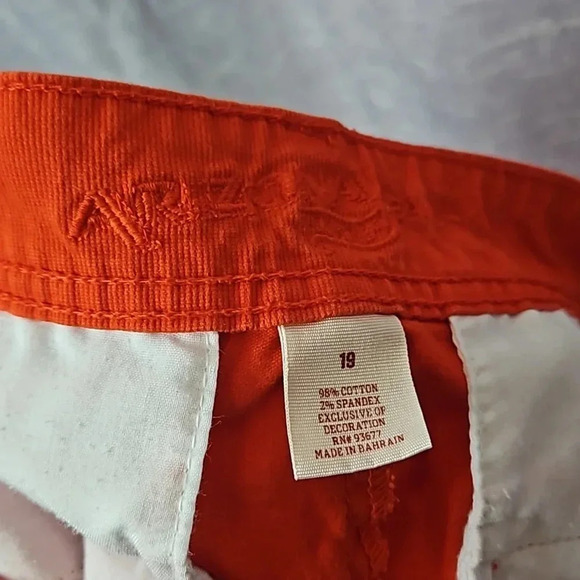 SHORTS - Picture 3 of 4